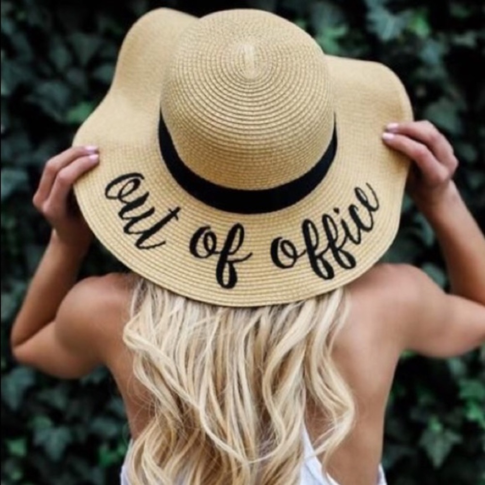 ‘Out of office’ floppy hat